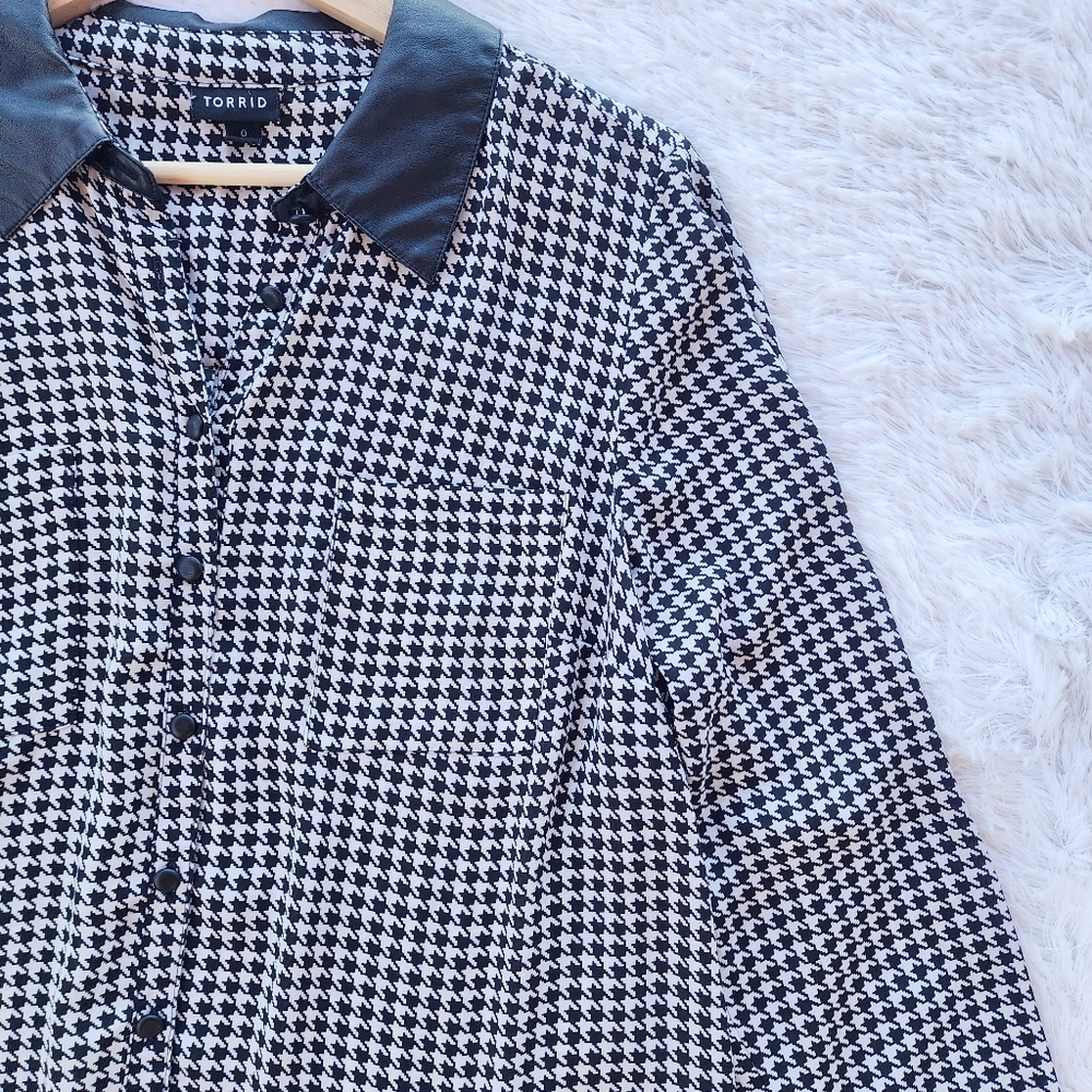 Torrid Madison Black & White Houndstooth Georgette Long Sleeve Button Up - Picture 6 of 11